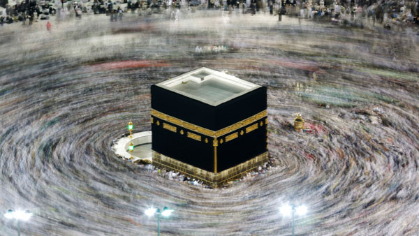 Why Planes Don't Fly Over Holy Kaba: काबा के ऊपर से क्यों नहीं उड़ते हैं प्लेन, जानें कारण