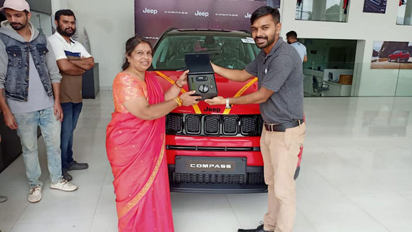 Jeep Compass Night Eagle Delivery Begins: जीप कम्पास नाइट ईगल की डिलीवरी हुई शुरू, जानें फीचर्स