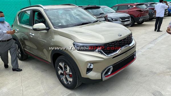 Kia Sonet Spotted At Dealership: किया सॉनेट लॉन्च के पहले ही डीलरशिप पर आई नजर