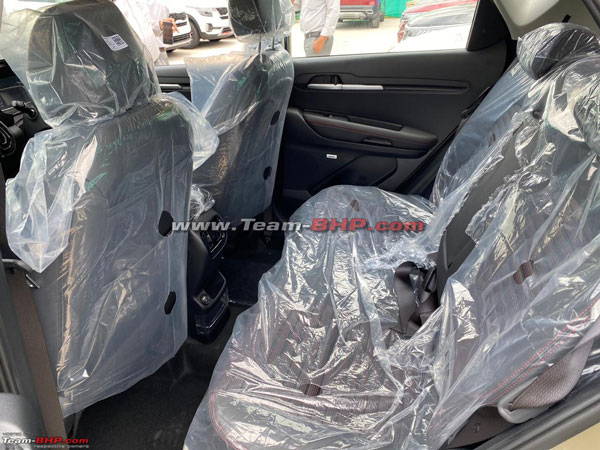 Kia Sonet Spotted At Dealership: किया सॉनेट लॉन्च के पहले ही डीलरशिप पर आई नजर