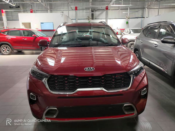 Kia Sonet Reaches Dealership: किया सॉनेट डीलरशिप पर पहुंचना हुई शुरू, टेस्ट ड्राइव जल्द होगी शुरू