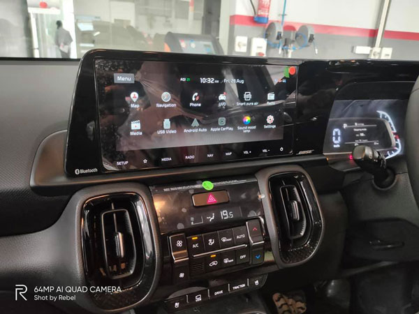 Kia Sonet Reaches Dealership: किया सॉनेट डीलरशिप पर पहुंचना हुई शुरू, टेस्ट ड्राइव जल्द होगी शुरू