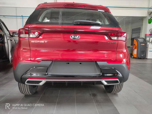 Kia Sonet Reaches Dealership: किया सॉनेट डीलरशिप पर पहुंचना हुई शुरू, टेस्ट ड्राइव जल्द होगी शुरू