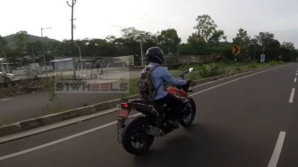 KTM 250 Adventure Spotted: केटीएम 250 एडवेंचर रोड टेस्ट के दौरान आई नजर, जल्द होगी लॉ