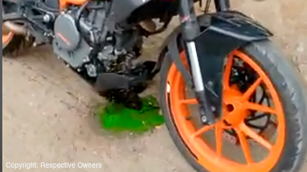 KTM Duke 390 Engine Case Breaks: केटीएम ड्यूक 390 का इंजन केस टूटा, जानें कैसे