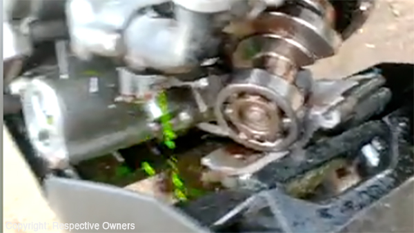 KTM Duke 390 Engine Case Breaks: केटीएम ड्यूक 390 का इंजन केस टूटा, जानें कैसे