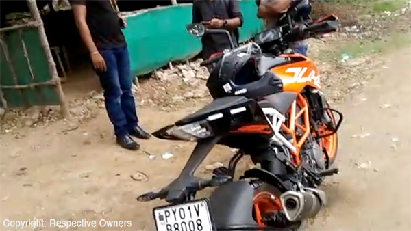 KTM Duke 390 Engine Case Breaks: केटीएम ड्यूक 390 का इंजन केस टूटा, जानें कैसे