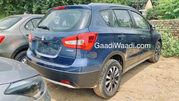 New Maruti S-Cross Spy Pics: नई मारुति एस-क्रॉस डीलर यार्ड में आई नजर जल्द होगी लॉन्च