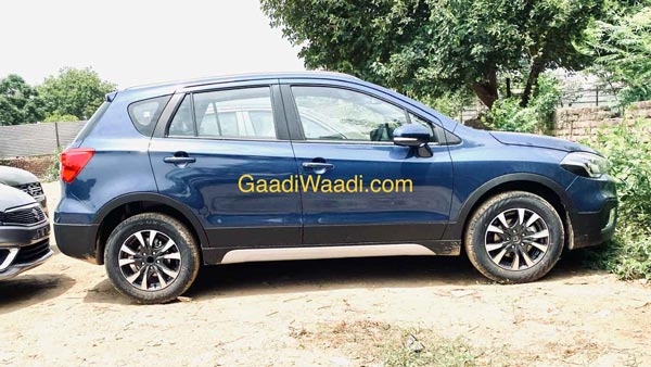 New Maruti S-Cross Spy Pics: नई मारुति एस-क्रॉस डीलर यार्ड में आई नजर जल्द होगी लॉन्च