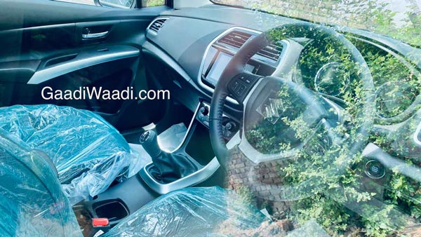 New Maruti S-Cross Spy Pics: नई मारुति एस-क्रॉस डीलर यार्ड में आई नजर जल्द होगी लॉन्च
