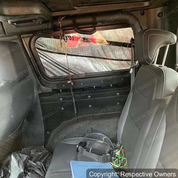 2020 Mahindra Thar Spied: नई महिंद्रा थार इंटीरियर की तस्वीरें आई सामने