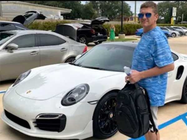 Man Purchases Porsche Using Fake Cheque: फर्जी चेक से खरीद लिया 1 करोड़ की कार, इस बेवकूफी से पकड़ा गया