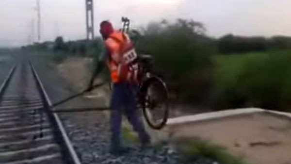 Bicycle That Runs On Railway Track: रेलवे इंजीनियर ने बनाई पटरी पर दौड़ने वाली साइकिल, देखें वीडियो
