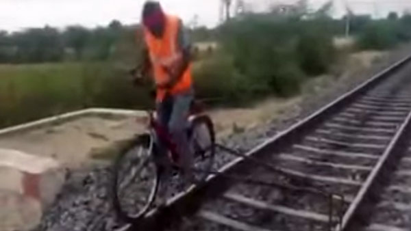 Bicycle That Runs On Railway Track: रेलवे इंजीनियर ने बनाई पटरी पर दौड़ने वाली साइकिल, देखें वीडियो