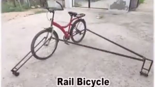 Bicycle That Runs On Railway Track: रेलवे इंजीनियर ने बनाई पटरी पर दौड़ने वाली साइकिल, देखें वीडियो