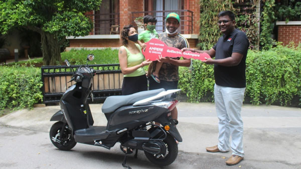 Cricketer Robin Uthappa Takes Delivery Of Electric Scooter: क्रिकेटर रॉबिन उथप्पा एम्पियर इलेक्ट्रिक स्कूटर की ली डिलीवरी
