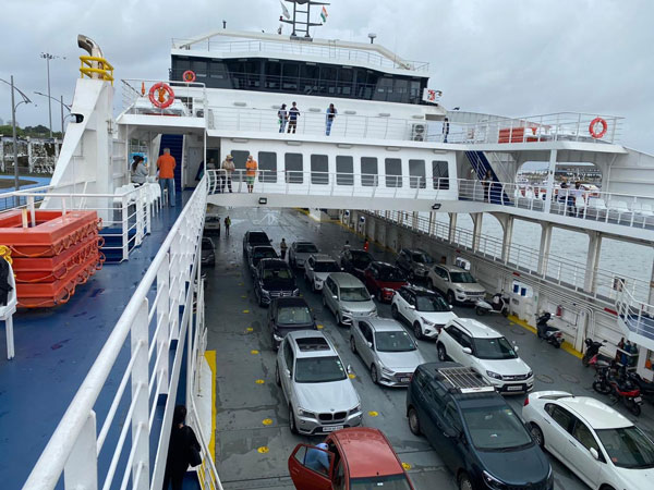 Anand Mahindra Shares RoRo Ferry Service Video: आनंद महिंद्रा ने शेयर किया लग्जरी रोरो फेरी सर्विस का वीडियो