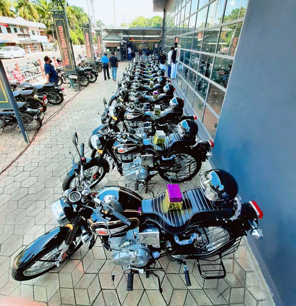 Royal Enfield 1000 Bikes Delivery: रॉयल एनफील्ड ने केरल में एक दिन में हजार बाइक की डिलीवरी की