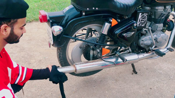 Royal Enfield Bike Makes Popcorn: राॅयल एनफील्ड की बाइक से तैयार किया पाॅपकाॅर्न, देखें वीडियो