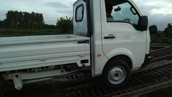 Railway Exports Tata Ace To Bangladesh: रेलवे ने किया टाटा ऐस मिनी ट्रकों को एक्सपोर्ट, देखें तस्वीरें