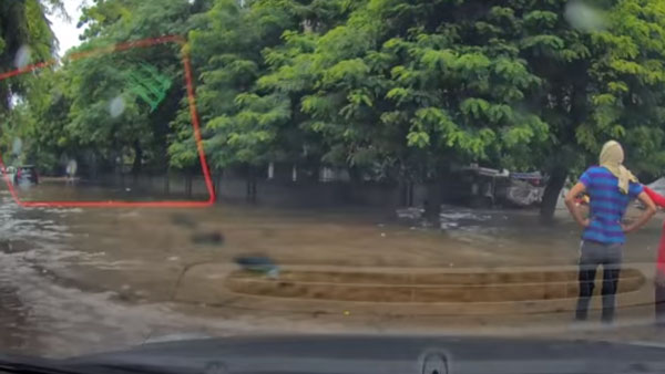 Tata Nexon High Water Test: टाटा नेक्सन ने पानी भरे सड़क को आसानी से किया पार, देखें वीडियो
