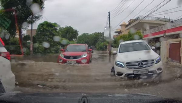 Tata Nexon High Water Test: टाटा नेक्सन ने पानी भरे सड़क को आसानी से किया पार, देखें वीडियो