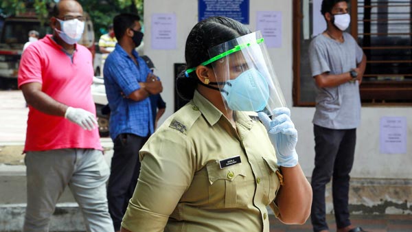 Ravindra Jadeja Argue With Woman Cop Over Mask: रविंद्र जडेजा कार से कर रहे थे सफर, महिला कांस्टेबल से मास्क को लेकर हुई बहस