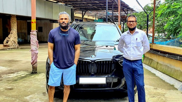 Suniel Shetty Buys BMW X5: सुनील शेट्टी ने खरीदी नई बीएमडब्ल्यू एक्स5 जानें कार के फीचर्स व कीमत