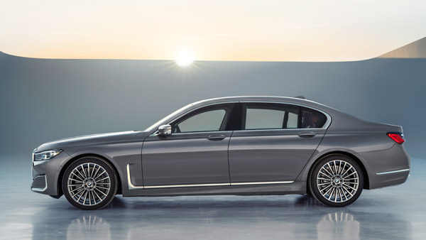 BMW Takes Jibe On Mercedes: बीएमडब्ल्यू ने नई मर्सिडीज-बेंज एस-क्लास का बनाया मजाक, देखें वीडियो