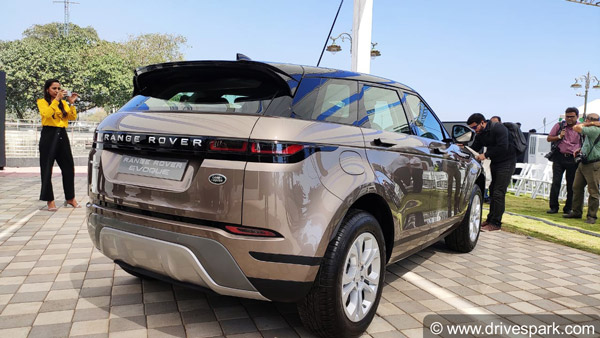 Nithin Gifts A Range Rover To Director: इस एक्टर ने अपने फिल्म डायरेक्टर को गिफ्ट की रेंज रोवर एसयूवी