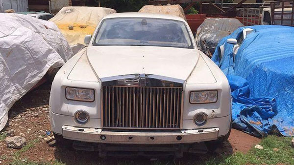 Rolls Royce Cars Abandoned: भारत में सड़कों पर पड़ी मिली महंगी रोल्स रॉयस कारें