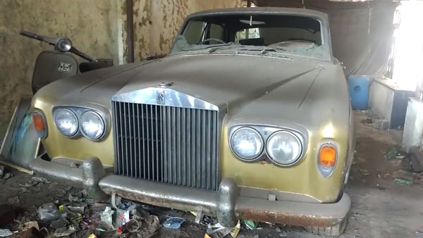 Rolls Royce Cars Abandoned: भारत में सड़कों पर पड़ी मिली महंगी रोल्स रॉयस कारें