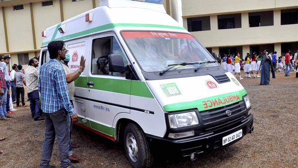 Car Driver Fined For Blocking Ambulance: एम्बुलेंस को नहीं दे रहा था आगे जाने की जगह, कार ड्राईवर पर लगा बड़ा फाइन