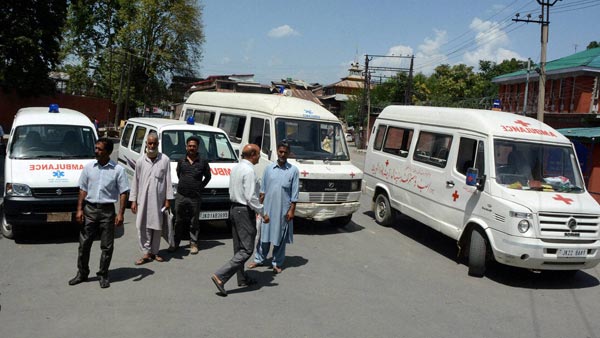 Car Driver Fined For Blocking Ambulance: एम्बुलेंस को नहीं दे रहा था आगे जाने की जगह, कार ड्राईवर पर लगा बड़ा फाइन