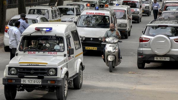 Car Driver Fined For Blocking Ambulance: एम्बुलेंस को नहीं दे रहा था आगे जाने की जगह, कार ड्राईवर पर लगा बड़ा फाइन