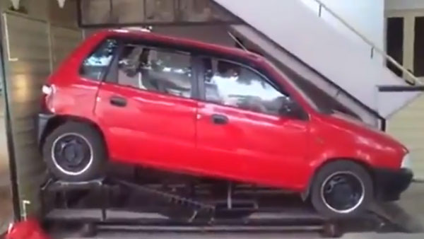 Toyota Innova Precise Parking: ड्राईवर ने खाली पड़े जगह में ऐसे पार्क की टोयोटा इनोवा, देखकर आप भी करेंगे तारीफ