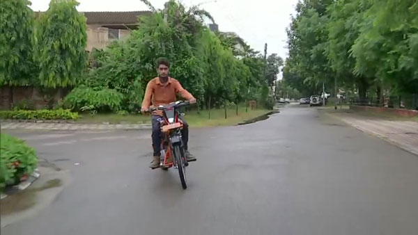 Chandigarh Student Made Bike From Scrap: कबाड़ से बनाई बाइक, 1 लीटर पेट्रोल में चलती है 80 किमी