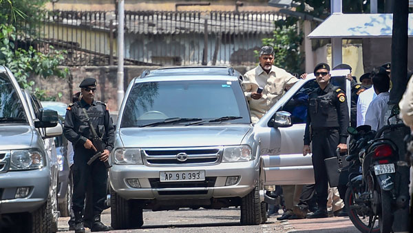 Chandrababu Naidu’s Car Escapes Collision: चंद्रबाबू नायडू की कार के साथ होने वाला था कुछ ऐसा, देखें