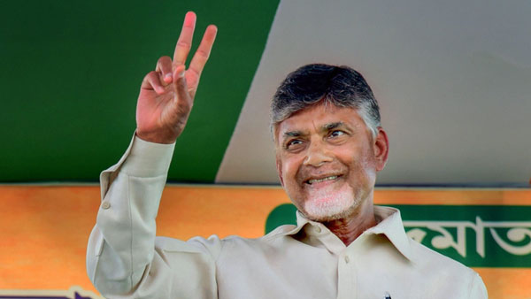 Chandrababu Naidu’s Car Escapes Collision: चंद्रबाबू नायडू की कार के साथ होने वाला था कुछ ऐसा, देखें