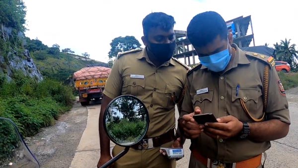 राइडर को पुलिस ने रोक कर मॉडिफाइड एग्जॉस्ट के बारे में गूगल पर किया सर्च, यह निकला नतीजा