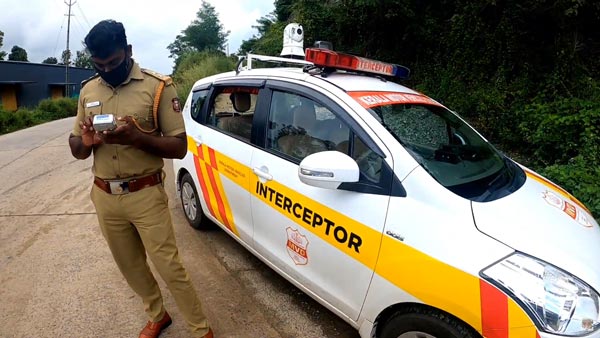 राइडर को पुलिस ने रोक कर मॉडिफाइड एग्जॉस्ट के बारे में गूगल पर किया सर्च, यह निकला नतीजा