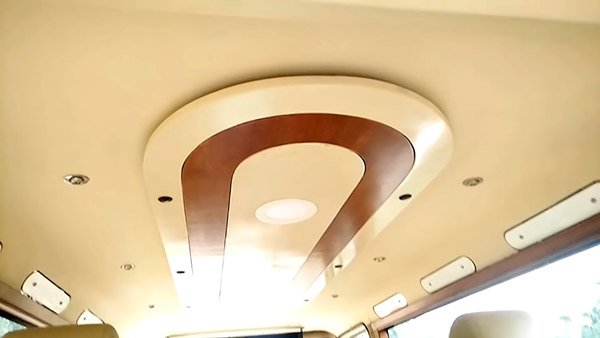 Force Traveller Modification: फोर्स ट्रैवलर को ऐसा किया मॉडिफाई, लिमोजिन भी हो जायेगी फेल Force Traveller Modification. फोर्स ट्रैवलर देश भर में फैमिली के साथ घूमने के लिए खूब उपयोग की जाती है, इस वा