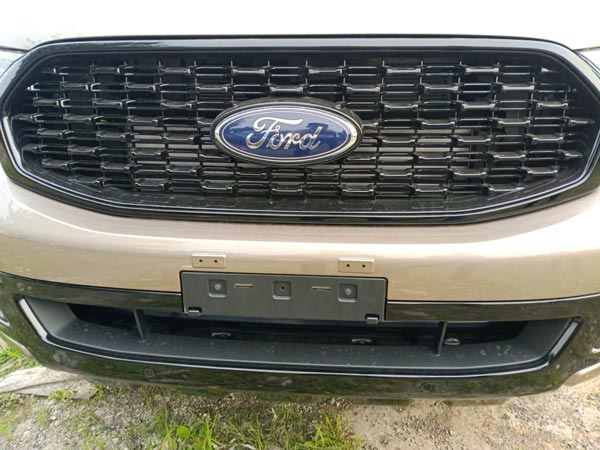 Ford Endeavour Sport Edition Spied: फोर्ड एंडेवर स्पोर्ट एडिशन डीलरशिप पर आई नजर, लॉन्च जल्द