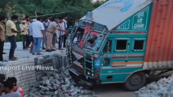 पुलिस वालों से बचने के लिए ड्राइवर ने 70 किमी तक दौड़ाया ट्रक, चढ़ा पुलिस के हत्थे