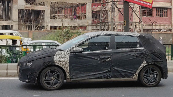 Hyundai i20 Spotted Testing: हुंडई आई20 टेस्टिंग के दौरान आई नजर, जल्द होगी भारत में लॉन्च