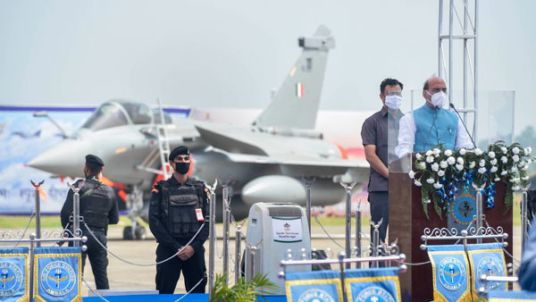 Rafale Jets Inducted In IAF: भारतीय वायु सेना में शामिल हुए राफेल लड़ाकू विमान, देखें तस्वीरें