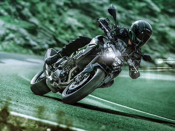 2020 Kawasaki Z900 Launched: बीएस6 कावासाकी जेड900 हुई लॉन्च, जानें क्या है कीमत