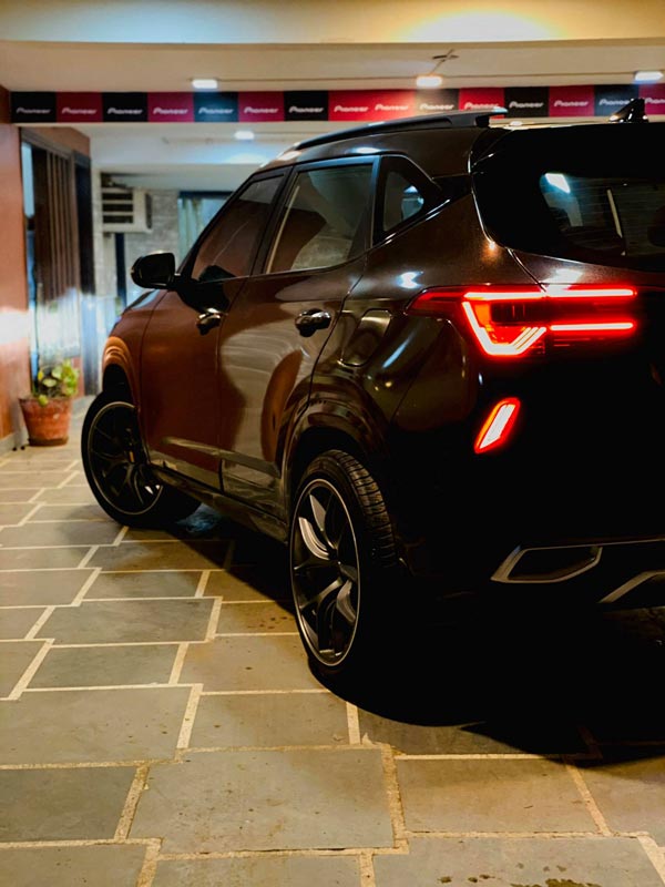 Kia Seltos Modification: किया सेल्टोस बॉडी रैप व नए अलॉय व्हील में लग रही इतनी शानदार
