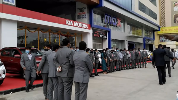 15 Kia Sonet Delivered At A Time: किया के डीलरशिप ने एक साथ 15 किया सॉनेट की डिलीवर