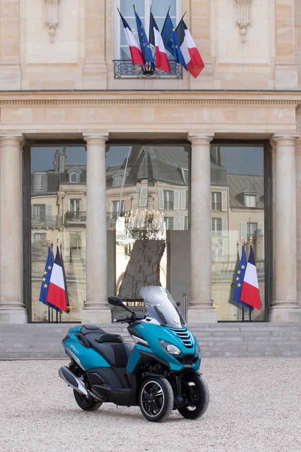 Peugeot Metropolis Maxi Scooter: प्यूजियो मेट्रोपोलिस फ्रांस के राष्ट्रपति के बेड़े में शामिल